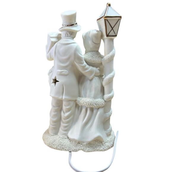 Porcelain Figurine Caroling Family White Spaghetti Porcelain 12 in Lighted - Picture 2 of 5